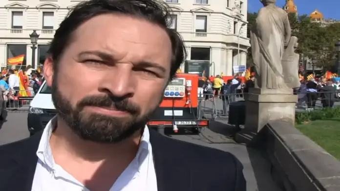 FOTOGRAFÍA. BARCELONA (CATALUÑA) ESPAÑA, 12 DE OCTUBRE DE 2013. El exdirigente del partido Popular (PP) y ahora destacado miembro de la nueva formación política VOX España, Santiago Abascal Conde, ha asegurado este mediodía que "yo creo que aun que haya gente que crea que es un juego político" este 12 de Octubre 2013, día de la fiesta nacional de España. Lasvocesdelpueblo (Ñ Pueblo)