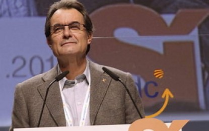 FOTOGRAFÍA. BARCELONA (CATALUÑA) ESPAÑA, 20 DE ENERO DE 2014. El presidente del Gobierno autonómico de la Generalidad de Cataluña, Artur Mas Gavarró, intenta desesperadamente convencer la audiencia del canal de televisión inglés BBC, de la legalidad de su proyecto separatista, después del rechazo internacional. Efe