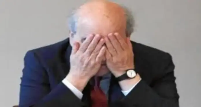 FOTOGRAFÍA. BARCELONA (CATALUAÑ), 01 DE ENERO DE 2014. Un derecho sin derechos. En la imagen, Andreu Mas-Colell, el consejero de Economía y Conocimiento del Gobierno autonómico de la Generalidad de Cataluña titular del separatista de Convergencia Democrática de Cataluña (CDC), Artur Mas Gavarró. Efe