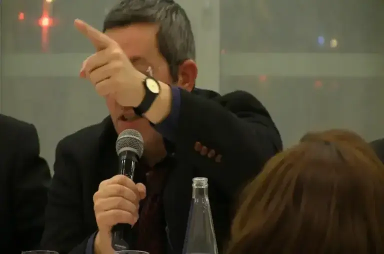 FOTOGRAFÍA. BARCELONA (CATALUÑA) ESPAÑA, 28 DE ENERO DE 2014. El sociólogo, escritor y profesor universitario en Cataluña, Javier Baraycoa Martínez, registrado hoy durante la presentación de su nuevo libro en Barcelona. Lasvocesdelpueblo (Ñ Pueblo)