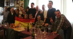 FOTOGRAFÍA. BARCELONA (CATALUÑA) ESPAÑA, 15 DE FEBRERO DE 2014. Una comida reúne a un grupo de activista defensores del bilingüismo en las aulas de la Comunidad Autónoma de Cataluña frente a las amenazas de las autoridades separatistas de expulsar al idioma oficial de Cataluña, el español/castellano, del sistema educativo. El acto convocado por el "Grupo Hispano" (Facebook) ha tenido lugar en el restaurante "Pasa-Tapas" de la ciudad de Barcelona. Lasvocesdelpueblo (Ñ Pueblo)