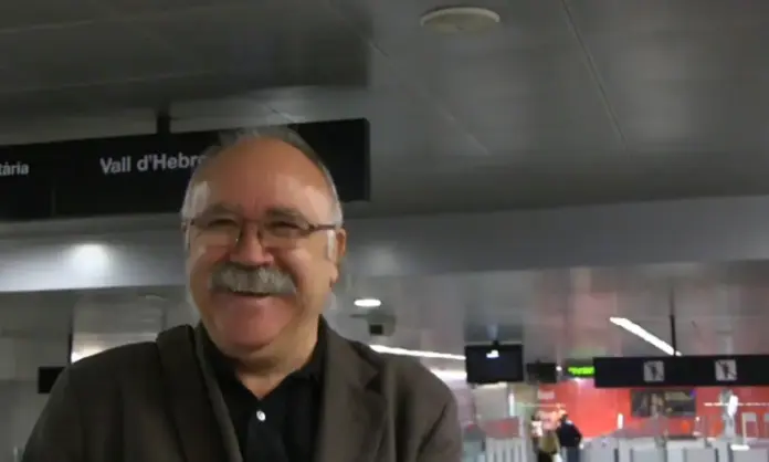 FOTOGRAFÍA. BARCELONA (CATALUÑA) ESPAÑA02 DE FEBRERO DE 2014: El antiespañol líder de la formación de ultraizquierda separatista Esquerra Republicana de Catalunya (ERC), Josep Lluís Carod Rovira, registrado visiblemente muy sonriente durante la entrevista con Lasvocesdelpueblo en el metro de Barcelona. Lasvocesdelpueblo (Ñ Pueblo)