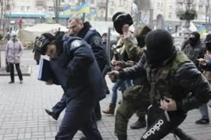 FOTOGRAFÍA. KIEV (UCRANIA), 22 DE FEBRERO DE 2014. La presidencia de Víktor Yanukóvich de Ucrania está actualmente ocupada por los manifestantes en Kiev. Nadie sabe dónde se ha refugiado el presidente de Ucrania. Efe
