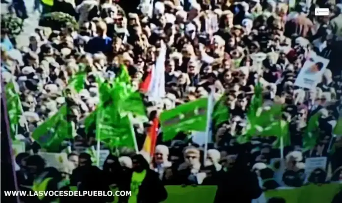 FOTOGRAFÍA. MADRID (ESPAÑA), 23 DE MARZO DE 2014. En defensa del recién nacido. La capital de España, Madrid, registra una multitudinaria manifestación en defensa de la vida, en favor del recién nacido y del derecho sagrado de los bebés a nacer y formar parte de la comunidad humana. Lasvocesdelpueblo (Ñ Pueblo)