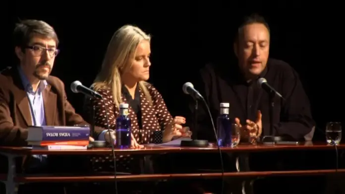 FOTOGRAFÍA. BARCELONA (CATALUÑA) ESPAÑA, 16 DE NOVIEMBRE DE 2013. Una conferencia presidida por María del Mar Blanco Garrido (Marimar Blanco) (c), la dirigente del Partido Popular (PP) y hermana del histórico concejal del Ayuntamiento de Ermua (las Vascongadas) asesinado por Euskadi Ta Askatasuna (ETA) en 1997, Miguel Ángel Blanco Garrido; dirigida por presidente de la entidad catalana, Asociación por la Tolerancia (AT), Eduardo López Doriga (i); en la que ha colaborado muy activamente el periodista, Juan Carlos Girauta Vidal (d); se ha registrado este 16 de noviembre en Barcelona en una sala llena de dirigentes del PP en Cataluña, simpatizantes y militantes. Lasvocesdelpueblo (Ñ Pueblo)