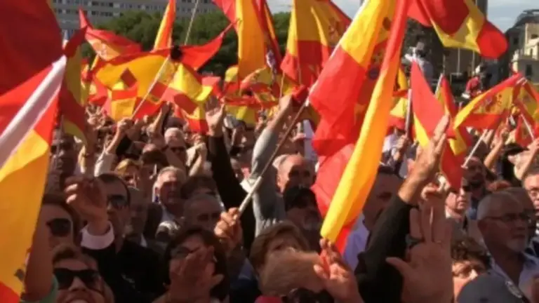 FOTOGRAFÍA. MADRID, 27 DE OCTUBRE DE 2013. Multitudinaria manifestación de las víctimas de terrorismo en Madrid después de la sentencia del Tribunal de Estrasburgo; los manifestantes han cargado fuerte contra el Gobierno de mayoría absoluta del Partido Popular (PP) de Mariano Rajoy Brey, Ejecutivo acusado de "traición" a las víctimas por su silencio e inacción frente a la derogación de la doctrina Parot por un tribunal extranjero. Lasvocesdelpueblo (Ñ Pueblo)