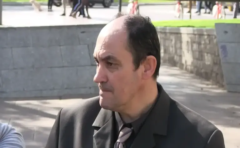 FOTOGRAFÍA. BARCELONA (CATALUÑA) ESPAÑA, 16 DE MARZO DE 2014. Miguel Bosch Sánchez, un padre de familia y ciudadano catalán y registrado durante una entrevista con Lasvocesdelpueblo, por iniciativa propia, convoca los catalanes y ciudadanos del resto de España a manifestarse el próximo sábado, día 22 de febrero 2014 a las 11:00 horas de la mañana delante de la consejería de educación de Cataluña; Vía Augusta 226, 0821 Barcelona. Lasvocesdelpueblo (Ñ Pueblo)