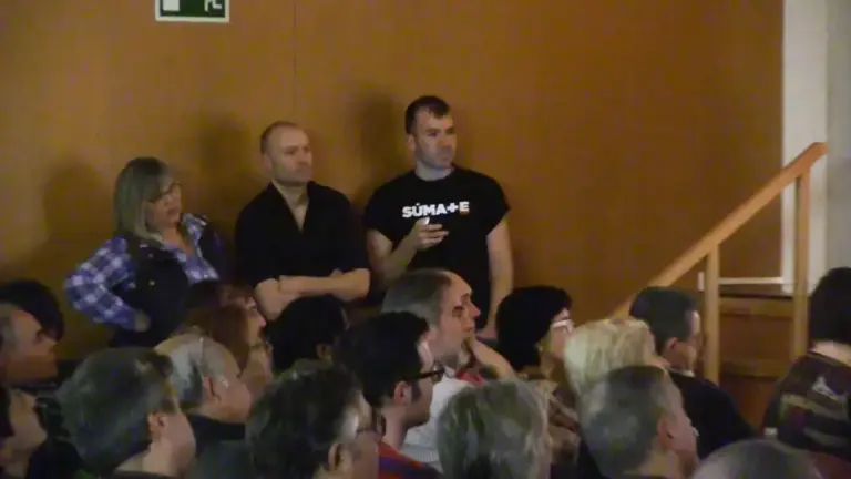 FOTOGRAFÍA. SABADELL (BARCELONA) CATALUÑA (ESPAÑA), 28 DE FEBRERO DE 2014. El Centro cívico del barrio Can Rull (Sabadell) Barcelona (Cataluña) acogió la tarde de este viernes un acto separatista de grupos de ultraizquierdas, organizado por la plataforma independentista de castellanohablantes Súmate, nacida en la Comunidad Autónoma de Cataluña y que exige la separación de Cataluña del resto de España. Lasvocesdelpueblo (Ñ Pueblo)