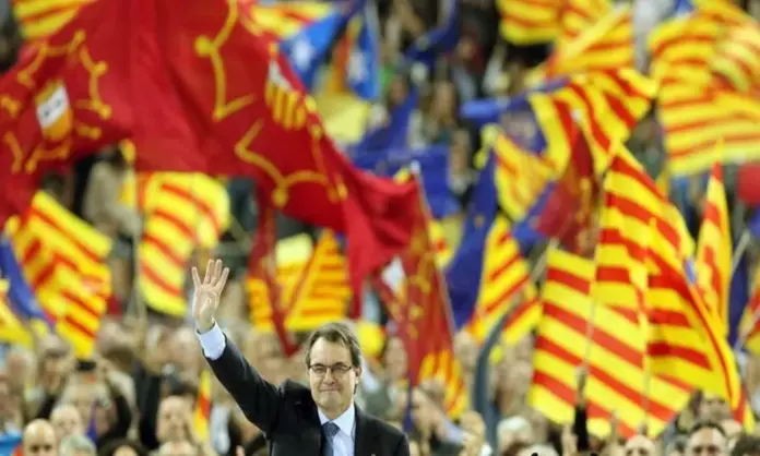 Convergencia i Unió (CiU), Artur Mas, Cataluña FOTOGRAFÍA. BARCELONA (CATALUÑA) ESPAÑA, 7 DE ABRIL DE 2014. El candidato de la federación derechista Convergencia i Unió (CiU), que conforman Convergencia Democrática de Cataluña (CDC) y Unió Democràtica de Catalunya (UDC), Artur Mas Gavarró, participa en un acto de formación separatista. Efe
