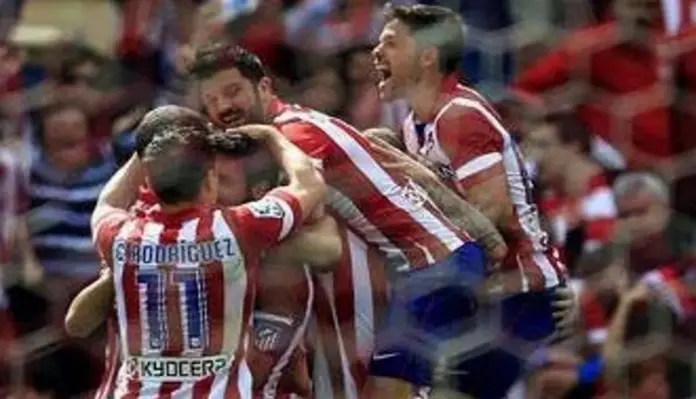 FOTOGRAFÍA. MADRID (ESPAÑA), 06 DE ABRIL DE 2014. Liga BBVA, todo queda igual. En la imagen, los jugadores del Atlético de Madrid celebrando un gol este domingo, 6 de abril de 2014, quinto domingo de Cuaresma. Efe