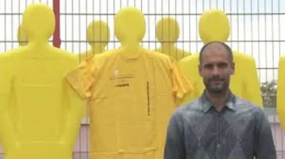 FOTOGRAFÍA. BARCELONA) CATALUÑA (REINO DE ESPAÑA), 16 DE MAYO DE 2014. El separatista entrenador de FC Barcelona y miembro de la asociación separatista Assemblea Nacional Catalana (ANC), Josep Guardiola Sala, registrando en un vídeo de propaganda secesionista de ANC. Lasvocesdelpueblo (Ñ Pueblo)