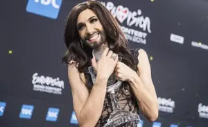 FOTOGRAFÍA. COPENHAGUE (DINAMARCA), 11 DE MAYO DE 2014. Conchita Wurst gana Eurovisión desafiando Vladimir Putin. El cantante austríaco Thomas Neuwirth "Conchita Wurst" (Gmunden, Alta Austria, 6 de noviembre de 1988), gana el Eurovisión 2014. Thomas Neuwirth representó a Austria en el Festival de la Música de Eurovisión 2014 en Copenhague con la canción «Rise Like a Phoenix», obteniendo el primer puesto. Austria no ganaba el concurso desde la edición de 1966. Efe