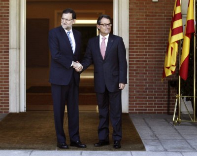  Rajoy y Artur Mas en lla puerta de la Moncloa - Foto Reuteurs