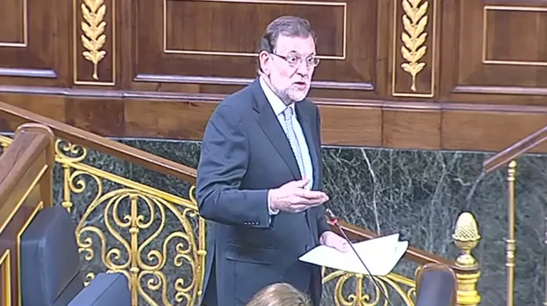 FOTOGRAFÍA. MADRID (27 DE NOVIEMBRE DE 2017. El presidente del gobierno del PP, Mariano Rajoy Brey, asegura permitió el 9N actuó con "proporcionalidad" sino, "hubiera ocurrido otra cosa muy distinta" en España y se enorgullece de que la Fiscalía General del Estado, finalmente, haya enviado un escrito a la Fiscalía Superior de Justicia de Cataluña, que estudiará si es procedente o no querellarse contra el presidente Artur Mas, su vicepresidenta, Joana Ortega, y su consejera de educación, Irene Rigau, por el golpe separatista del 9N. Lasvocesdelpueblo (Ñ Pueblo)