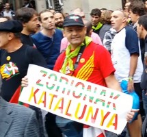proEtarras invitados de Forcadell irrumpen en la concentración de Libres e Iguales en Barcelona a gritos de indepencia.Movie_Instantánea