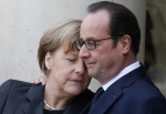 Angela Merkel consolando al François Hollande delante el palacio Eliseo de Francia, 11/01/15