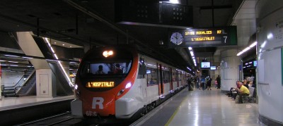 Foto archivo, tren parado en Estación de Sants - Barcelona
