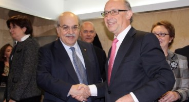 Consejero de Economía del gobierno separatista, Mas Colell y el ministro de Haciendo del PP, Montoro / Foto: ACN