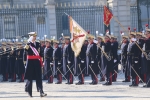 S. M. Felipe pasando revista a una Compañía de la Guardia Real - foto Casa Real