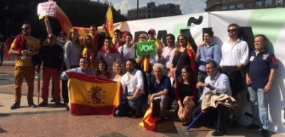Foto familia VOX Barcelona, el pasado 12 de octubre 2014, Pl. de Cataluña