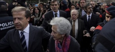 Mujer corrupta del expresidente corrupto y fundador de CIU, Jordi Pujol, a la salida del Juzgado