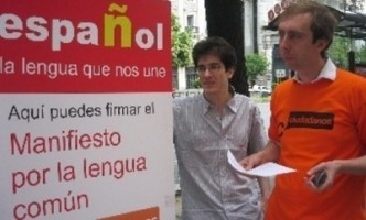 petición abierta en 'Change.org' en defensa de los derechos de niños catalanes