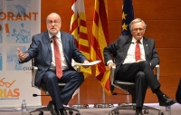 De izquierda a la derecha, Ángel Colom, alto cargo de CIU y presidente de FNC y el alcalde de Bcn, Xavier Trias