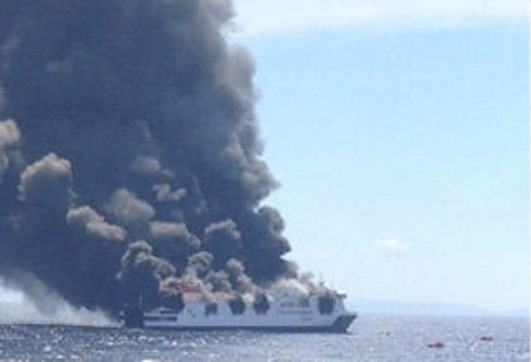 El buque Sorrento de Trasmediterránea se incendia a 18 millas de sa Dragonera, cubría la ruta Palma-Valencia