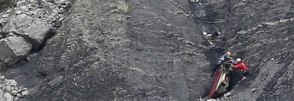 Hallan la segunda caja negra del avión de Germanwings siniestrado en los Alpes franceses - copia