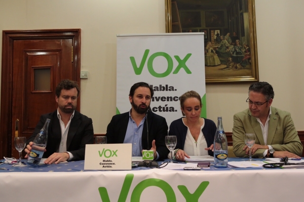 Vox propone la devolución de competencias en materia de Sanidad, Educación y Justicia al estado
