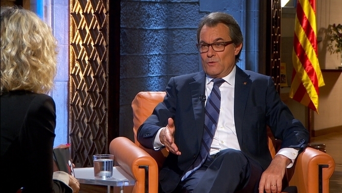 Artur mas en tv3 con mónica terribas