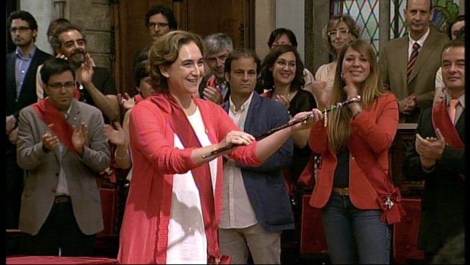 Colau jurando el cargo de nueva alcaldesa de Barcelona