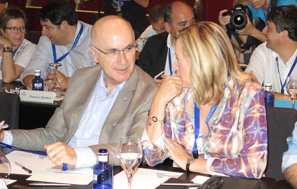 (Isd. Dcha.) Josep A. Duran Lleida y la exvicepresidenta del gobierno de Artur Mas (dimitida) Joana Ortega / foto UDC