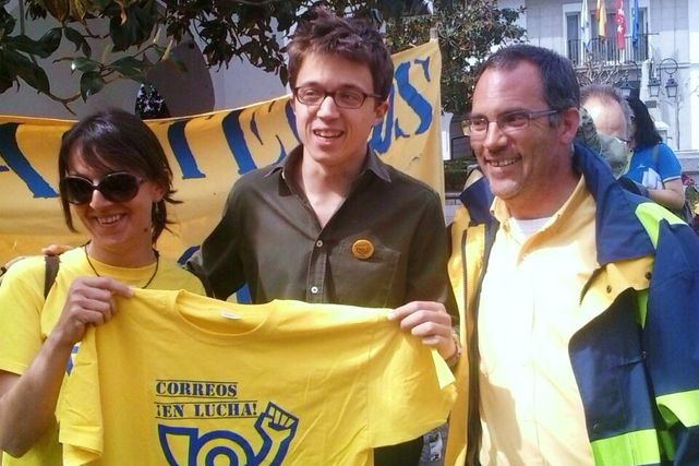 Iñogo Errejon y trabajadores de correos España