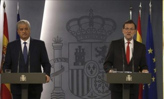 El presidente del Gobierno español, Mariano Rajoy (d), y el primer ministro de Argelia, EFEAbdelmalek Sellal (i),