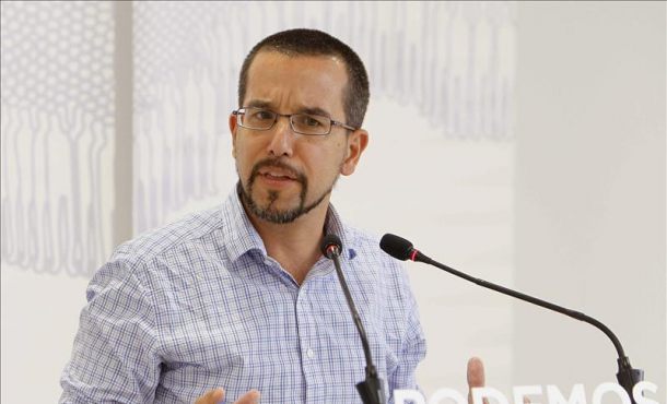 El secretario de Organización de Podemos, Sergio Pascual, durante la rueda de prensa que ha ofrecido hoy tras una reunión del Consejo de Coordinación de la formación. EFE