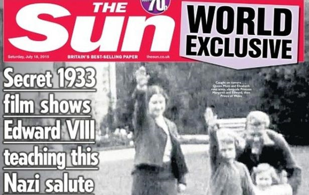 La reina de Inglaterra, Isabel II, haciendo saludo Nazi hace 82 años, Video del diario The Sun - copia