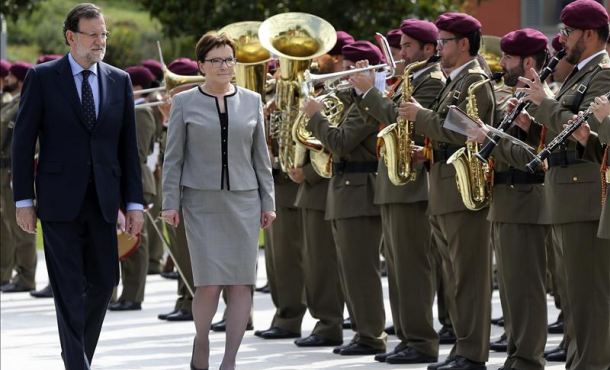 Rajoy y la polaca, Ewa Kopacz, avisan de populistas como Tsipras ante sus próximos comicios