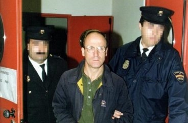 El etarra José Luis Alvarez Santacristina 'Txelis' llega al aeropuerto de Madrid-Barajas extraditado por Francia. EFE