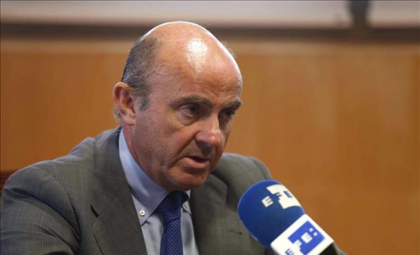 El ministro de Economía, Luis de Guindos, en una entrevista con Efe