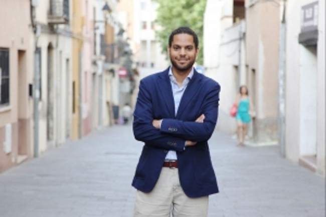 VOX estudia acciones legales contra el ataque racista contra su presidente en Cataluña .