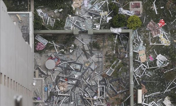 Vista de un edificio residencial afectado por la deflagración en la localidad de Tianjin, en el norte de China. EFE