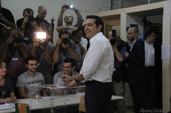 El presidente Griego, alexis Tsipras, ejerciendo su derecho al voto este domingo. Foto Rosa Cerezo