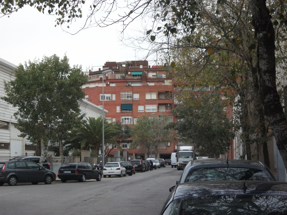 Fotografía, Imágenes de una calle del polígon del barrio Almeda de Hospitalet de LLobregat (Barcelona, Foto archivo Néstor Cabañas