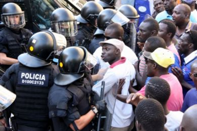 Graves-disturbios-en-Salou-Tarragona-por-la-muerte-de-un-senegalés-al-menos-13-detenidos-Foto-ACN