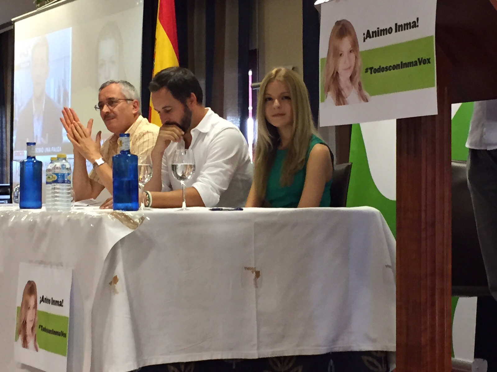 Lideres de Vox , muestran su apoyo a Inmaculada Sequí Serrano, agredida brutalmente a la salida de su casa en Cuenca