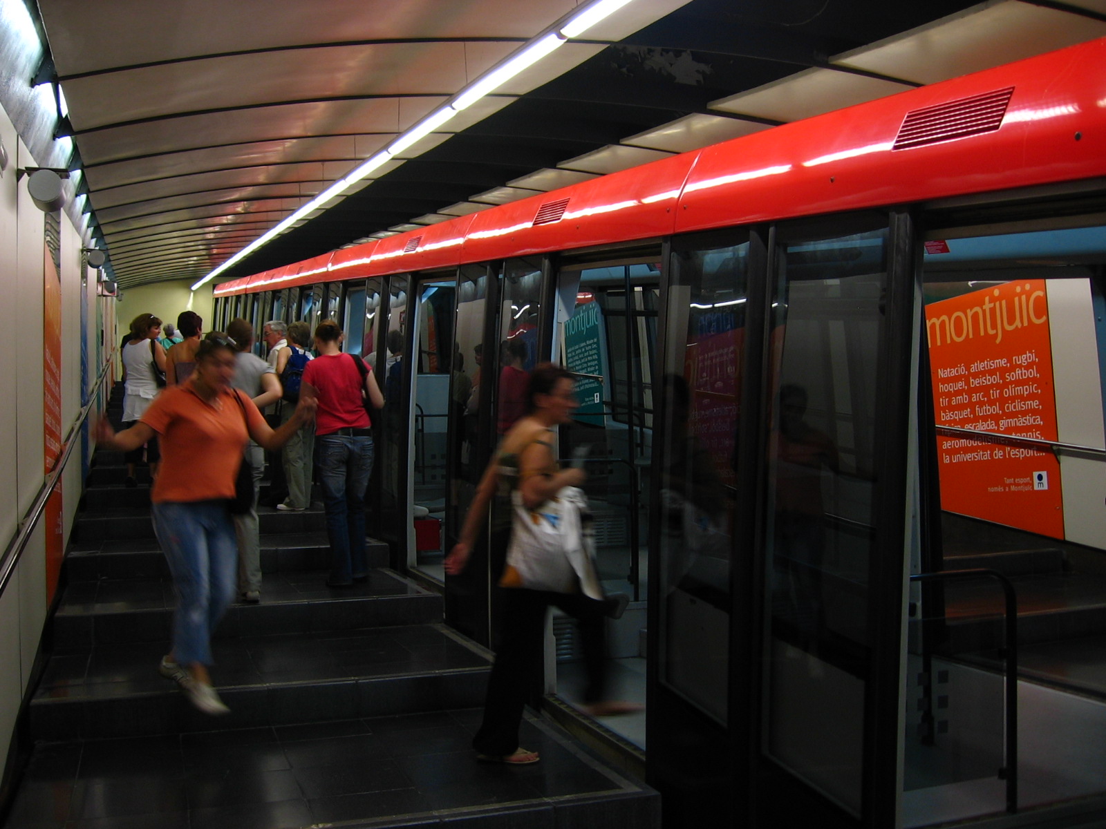 Detenido un catalán por hacer tocamientos a chicas jóvenes en el Metro de  Barcelona | Lasvocesdelpueblo