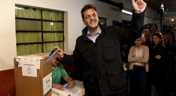 Diputado Nacional por la Provincia de Buenos Aires del Frente Renovador votando hoy. Foto Infonews (Copiar) (Copiar)
