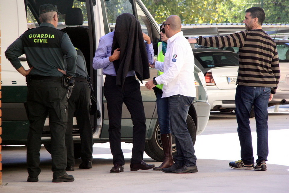 El director general de Infraestructuras del gobierno catalanista, José Antonio Rosell (cara tapada), en super legada a los juzgados de Vendrell (Tarragona) ACN