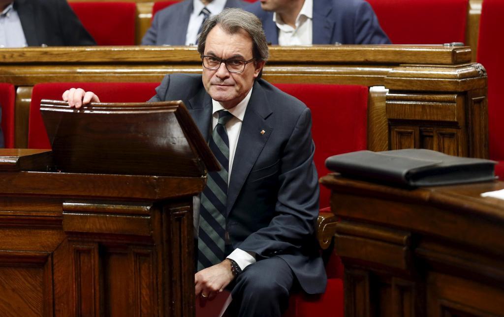 El presidente catalanista en funcciones, Artur Mas Gavarró, ante la realidad del 'NO' rotundo de CUP en el Parlamento catalán. Reuters